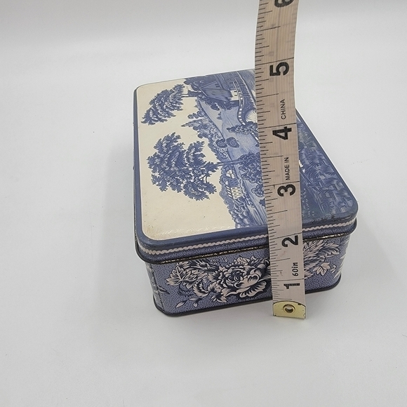 VINTAGE Daher English tin in a old European blue and white motif - Picture 11 of 11